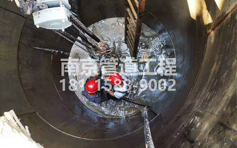 242大行宫污水池清理